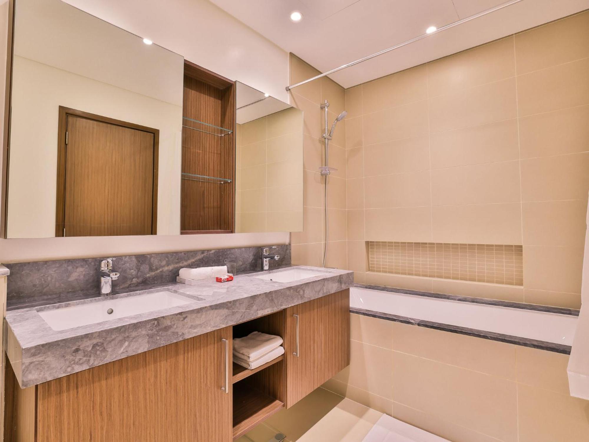 Luxurious Apartments Dubai Marina Views Pool Gym By Sojo Stay Eksteriør billede