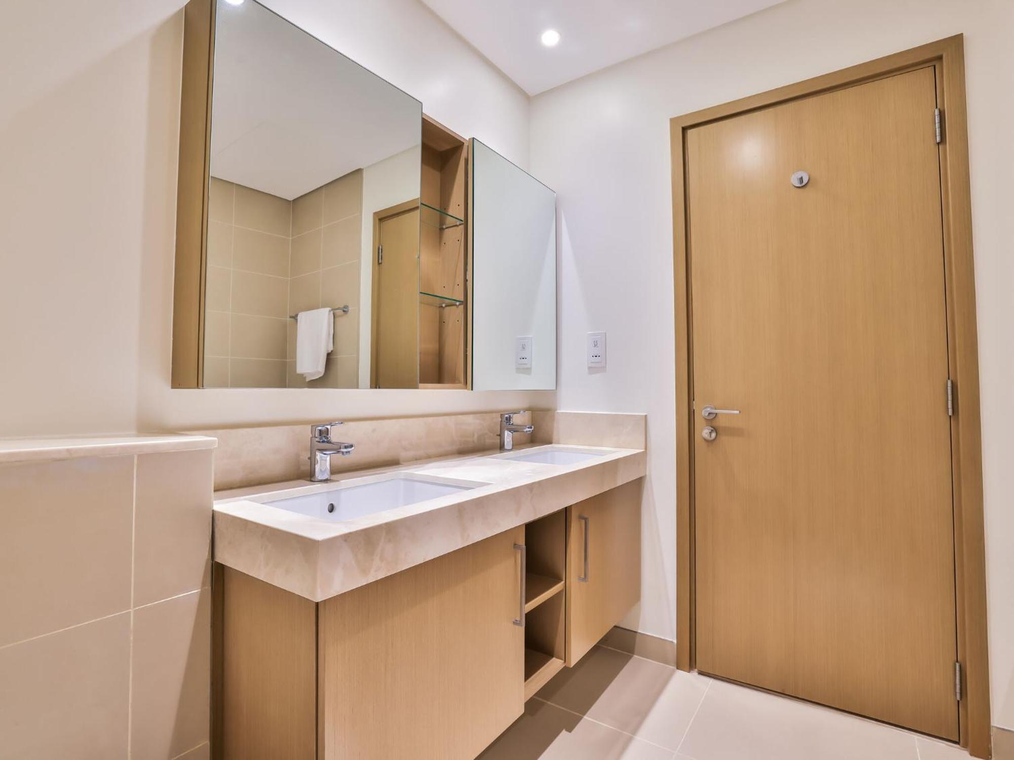 Luxurious Apartments Dubai Marina Views Pool Gym By Sojo Stay Eksteriør billede
