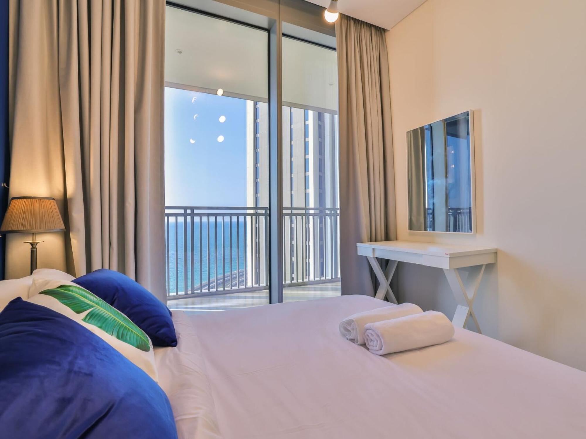 Luxurious Apartments Dubai Marina Views Pool Gym By Sojo Stay Eksteriør billede