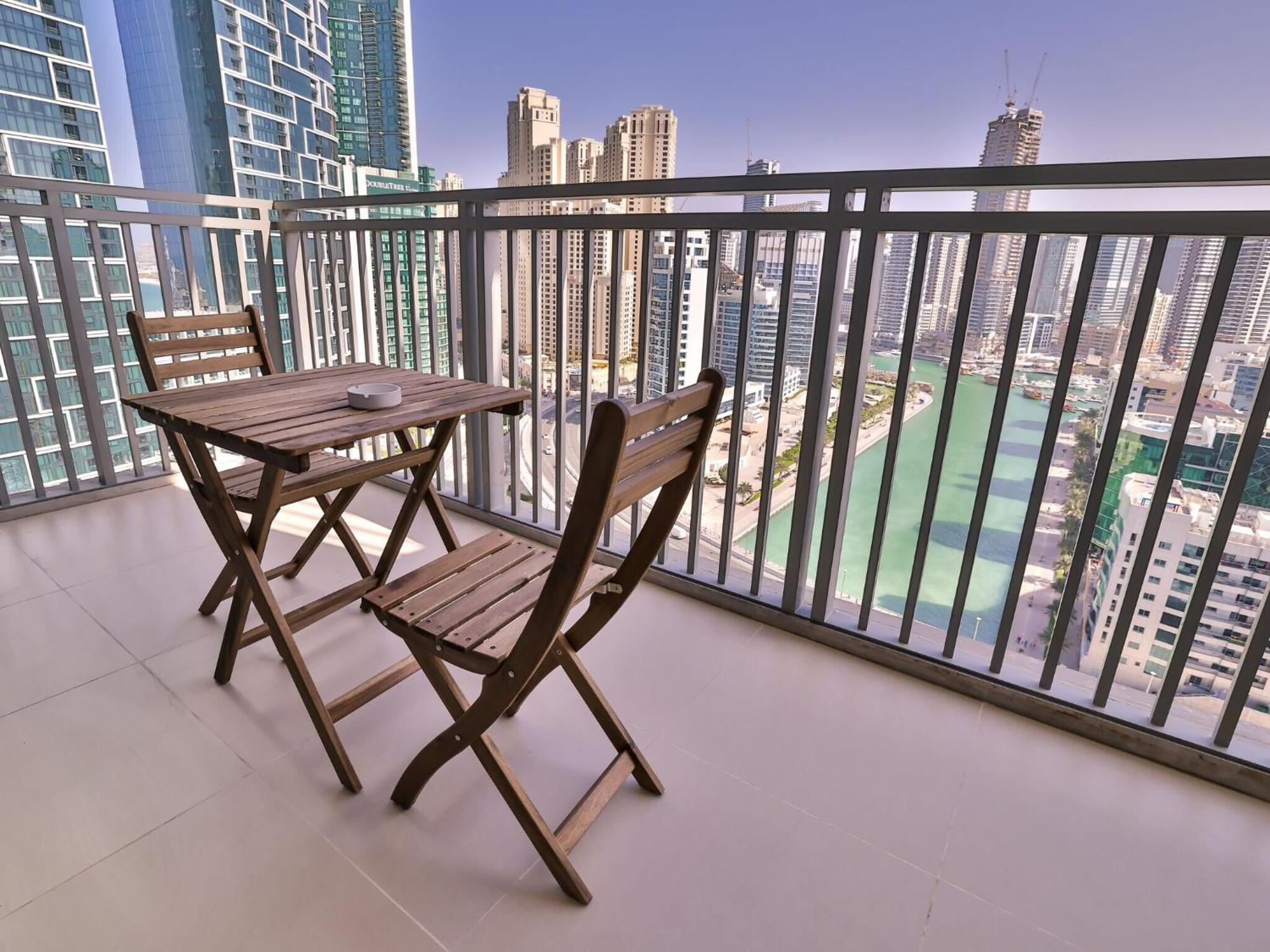 Luxurious Apartments Dubai Marina Views Pool Gym By Sojo Stay Eksteriør billede
